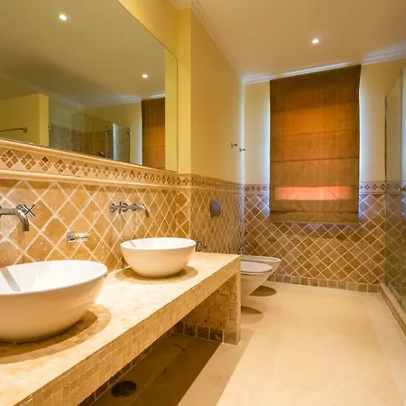 Vale Do Garrao Sleeps 10 With Pool Air Con And Wifi