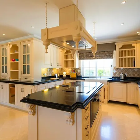 Villa Vale Do Garrao Sleeps 10 With Pool Air Con And Wifi *
